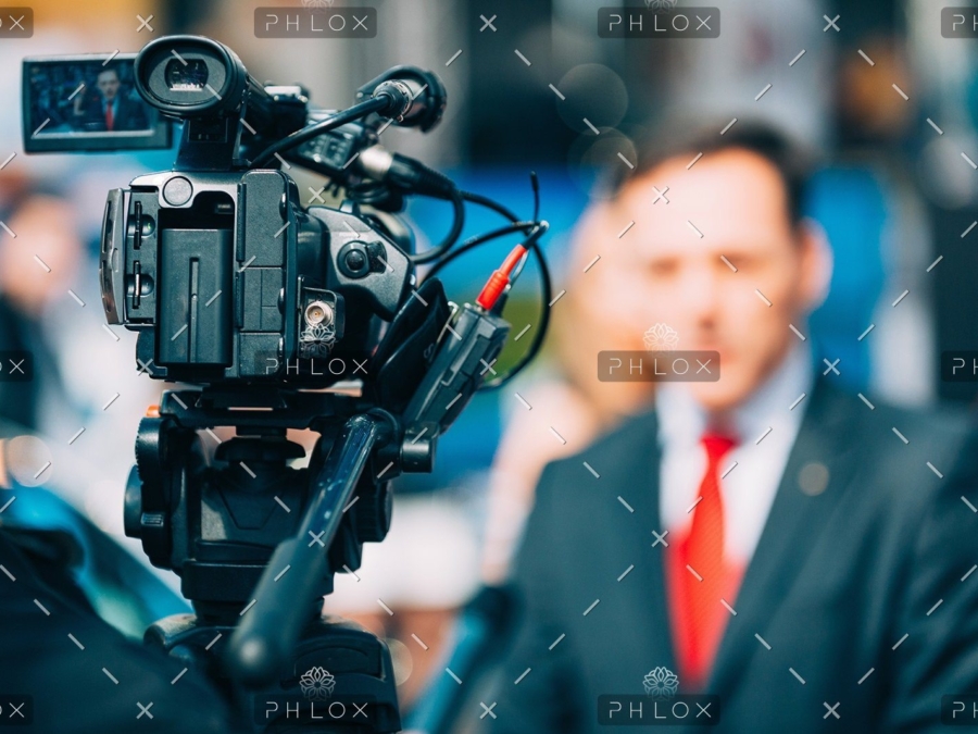 demo-attachment-28-media-interview-2418-f1-PHY6SPR